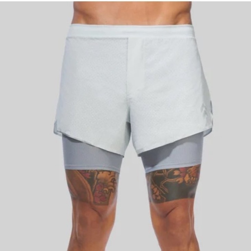 Lululemon lightweight lined run short size medium running shorts training short